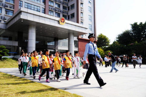 “文明法治·伴我成長”—2024年廣東省未成年犯管教所普法研學活動圓滿舉行 - 副本.docx_2