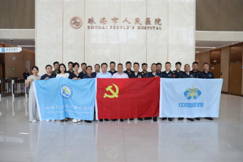 黨建引領(lǐng)強(qiáng)協(xié)作 海陸聯(lián)動(dòng)護(hù)生命——南海救助局救助飛行隊(duì)第一團(tuán)支部、青年理論學(xué)習(xí)小組赴珠海市人民醫(yī)院開展聯(lián)學(xué)共建活動(dòng).docx_1